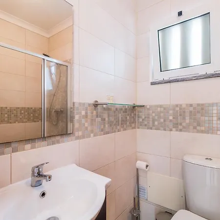 Casa Gaivota | Traditional Home In Central Lagos לאגוּ‏ש