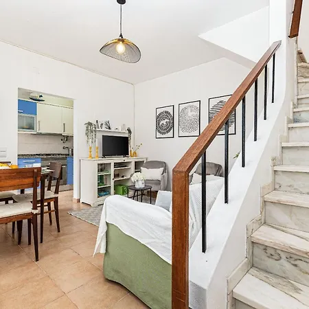 Casa Gaivota | Traditional Home In Central Lagos