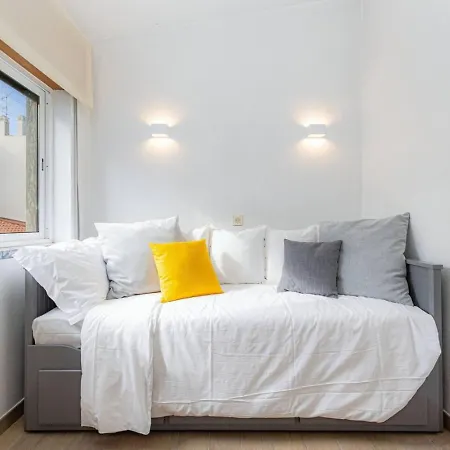 Casa Gaivota | Traditional Home In Central Lagos