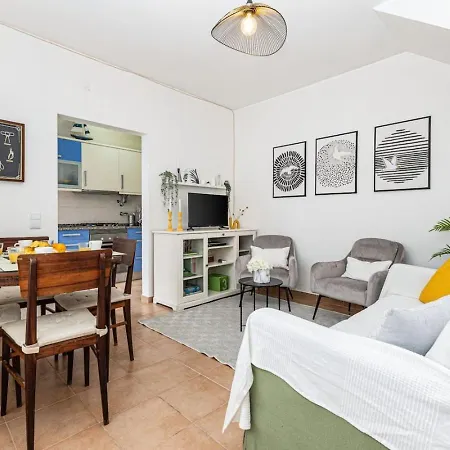 Casa Gaivota | Traditional Home In Central Lagos